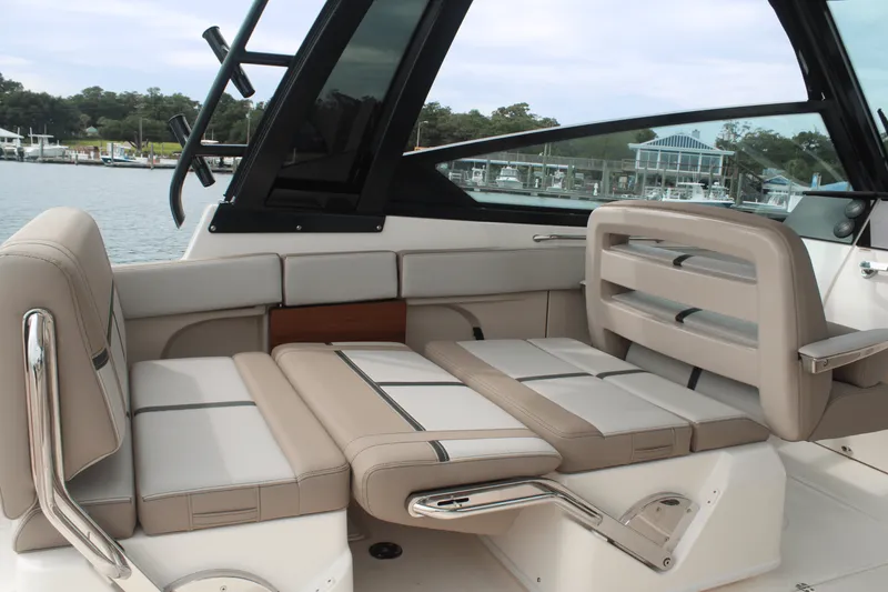 Slide: The Image of Boston Whaler 330 Vantage 2026 - 30