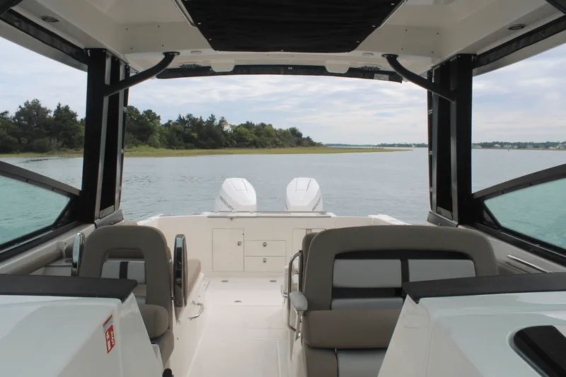 Slide: The Image of Boston Whaler 330 Vantage 2026 - 35