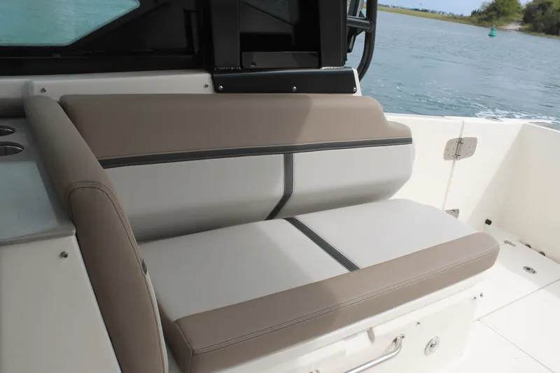 Slide: The Image of Boston Whaler 330 Vantage 2026 - 37