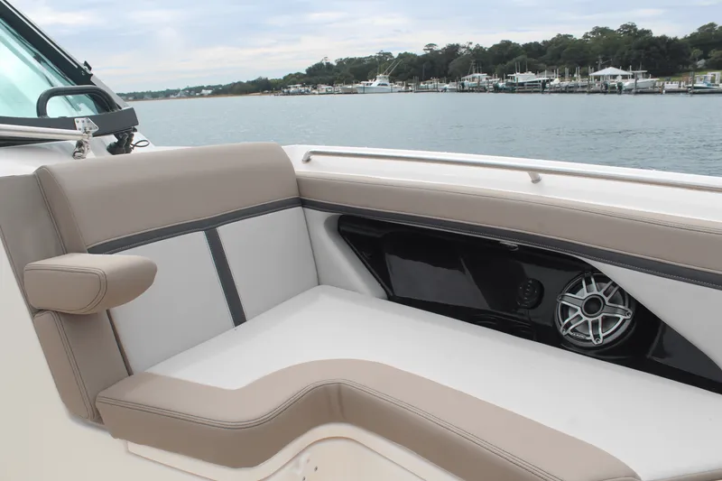 Slide: The Image of Boston Whaler 330 Vantage 2026 - 62