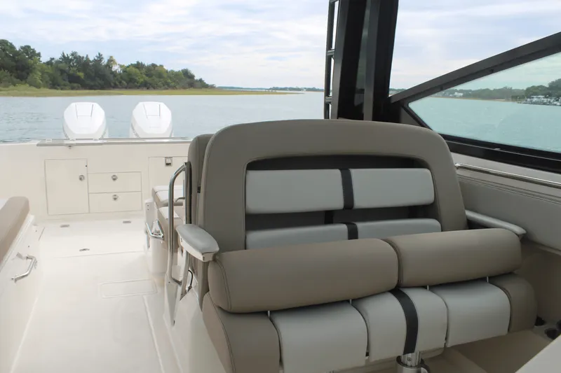 Slide: The Image of Boston Whaler 330 Vantage 2026 - 38