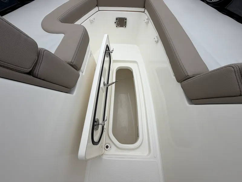 Slide: The Image of Boston Whaler 330 Vantage 2026 - 52