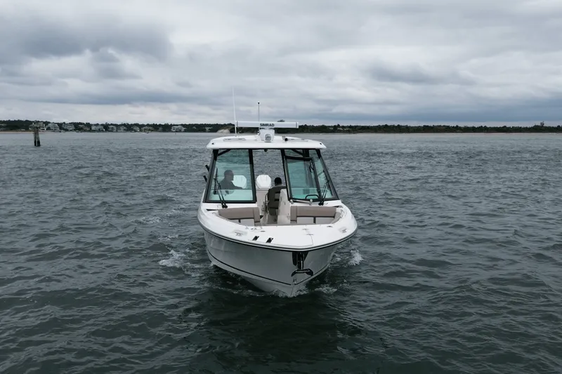 Slide: The Image of Boston Whaler 330 Vantage 2026 - 4