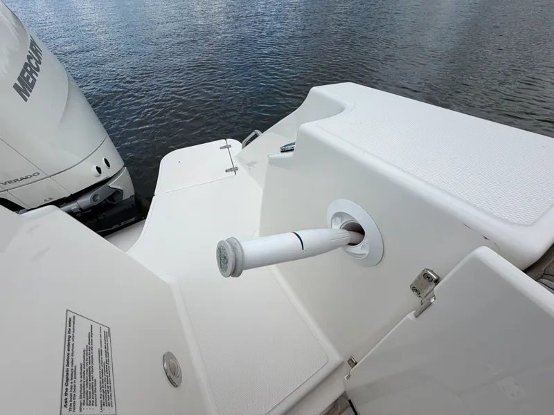 Slide: The Image of Boston Whaler 330 Vantage 2026 - 6