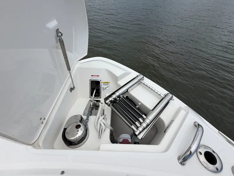 Slide: The Image of Boston Whaler 330 Vantage 2026 - 55