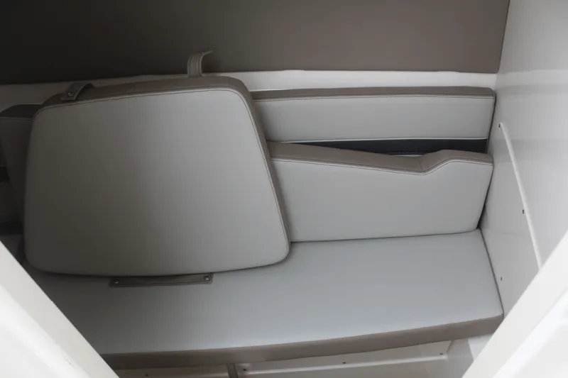 Slide: The Image of Boston Whaler 330 Vantage 2026 - 54