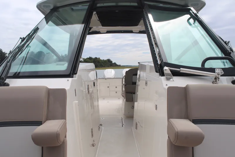 Slide: The Image of Boston Whaler 330 Vantage 2026 - 56
