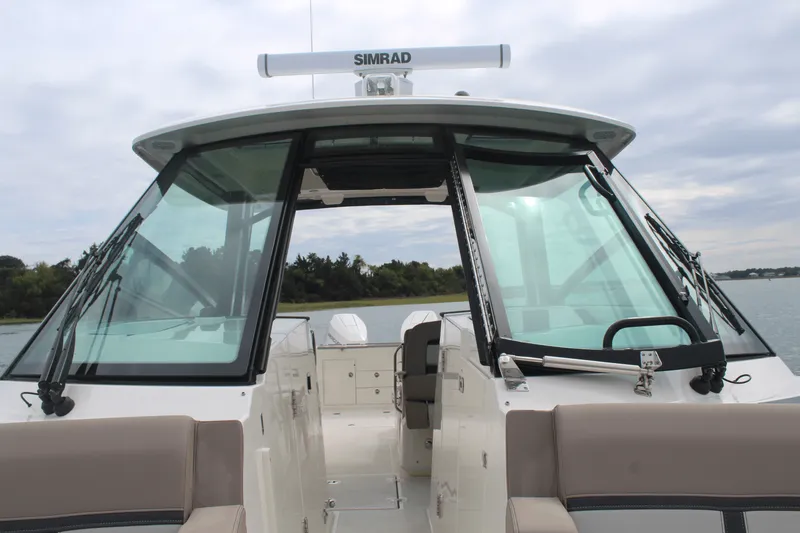 Slide: The Image of Boston Whaler 330 Vantage 2026 - 58