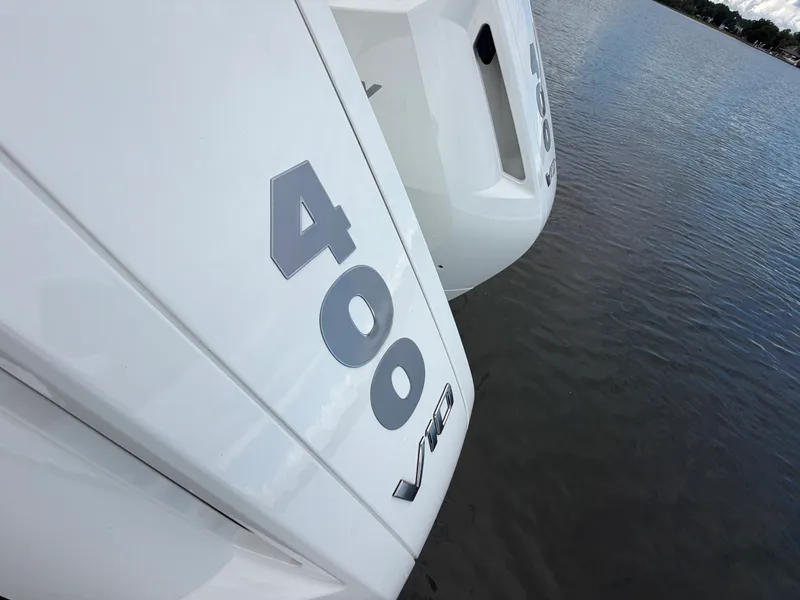 Slide: The Image of Boston Whaler 330 Vantage 2026 - 4