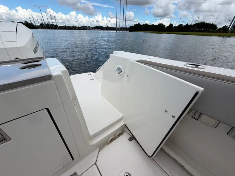 Slide: The Image of Boston Whaler 330 Vantage 2026 - 7