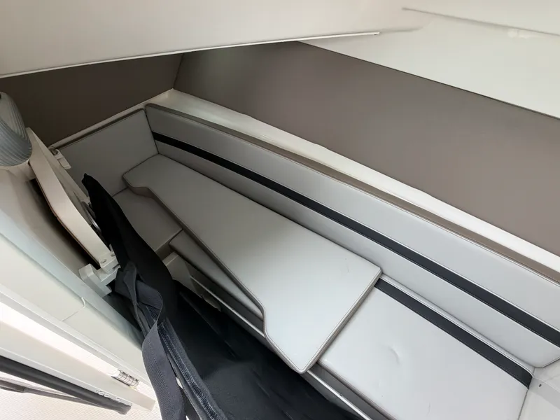 Slide: The Image of Boston Whaler 330 Vantage 2026 - 44