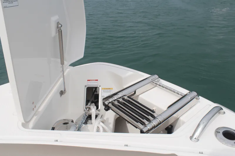 Slide: The Image of Boston Whaler 330 Vantage 2026 - 64