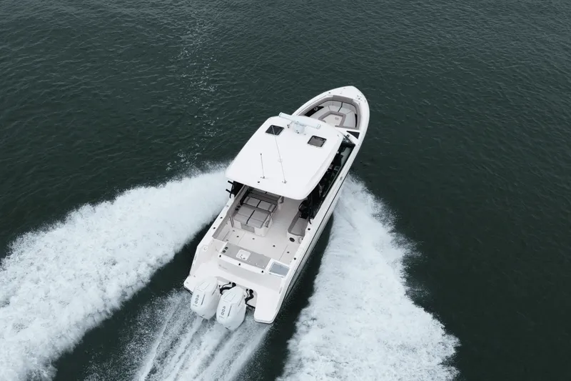 Slide: The Image of Boston Whaler 330 Vantage 2026 - 65