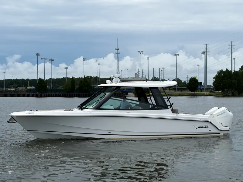 Slide: The Image of Boston Whaler 330 Vantage 2026 - 56
