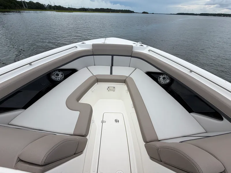Slide: The Image of Boston Whaler 330 Vantage 2026 - 49