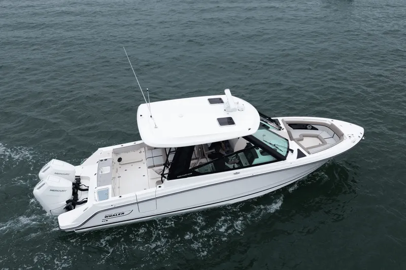 Slide: The Image of Boston Whaler 330 Vantage 2026 - 9