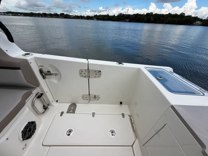 Slide: The Image of Boston Whaler 330 Vantage 2026 - 15