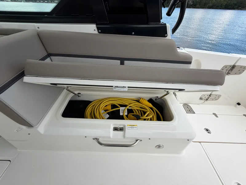 Slide: The Image of Boston Whaler 330 Vantage 2026 - 22