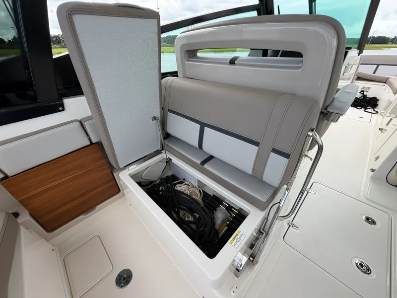 Slide: The Image of Boston Whaler 330 Vantage 2026 - 28