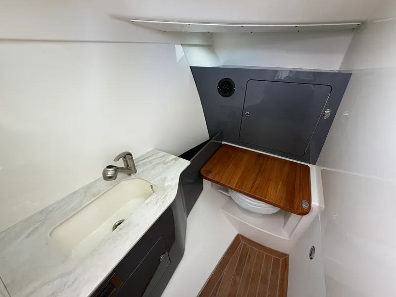 Slide: The Image of Boston Whaler 330 Vantage 2026 - 40