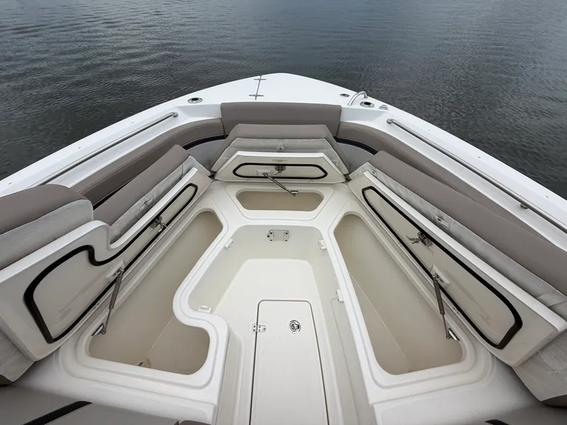 Slide: The Image of Boston Whaler 330 Vantage 2026 - 53
