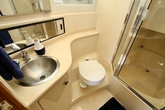 Slide: The Image of Bayliner 3988 Command Bridge Motoryacht 2002 - 66