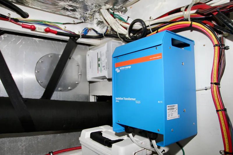 Slide: The Image of Bayliner 3988 Command Bridge Motoryacht 2002 - 70