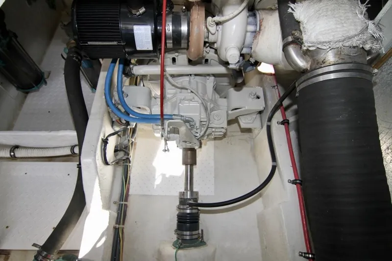 Slide: The Image of Bayliner 3988 Command Bridge Motoryacht 2002 - 75