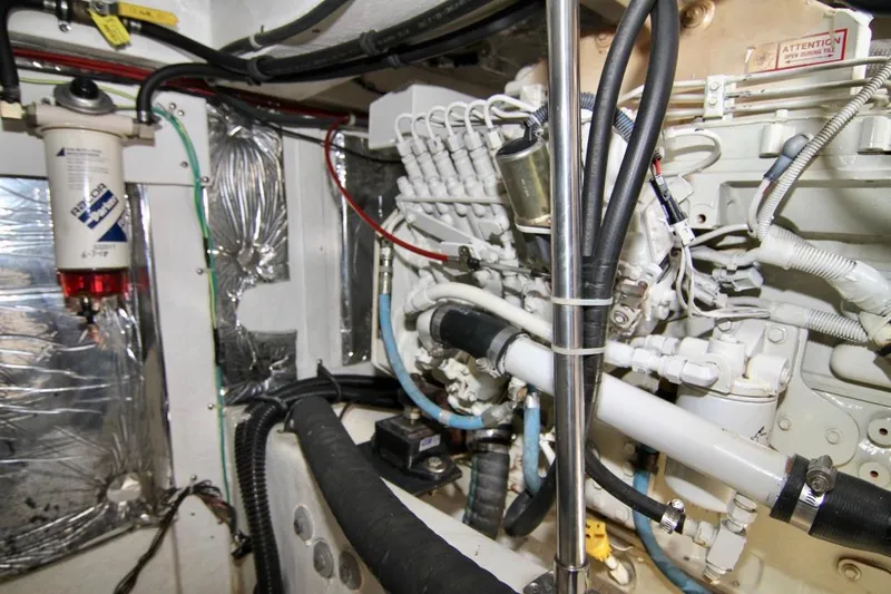 Slide: The Image of Bayliner 3988 Command Bridge Motoryacht 2002 - 77