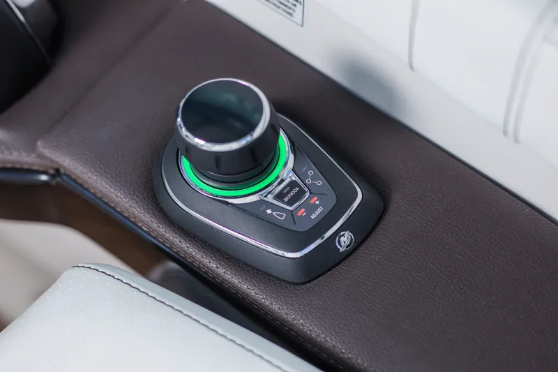 Slide: The Image of Sea Ray Sundancer 320 Outboard 2026 - 25