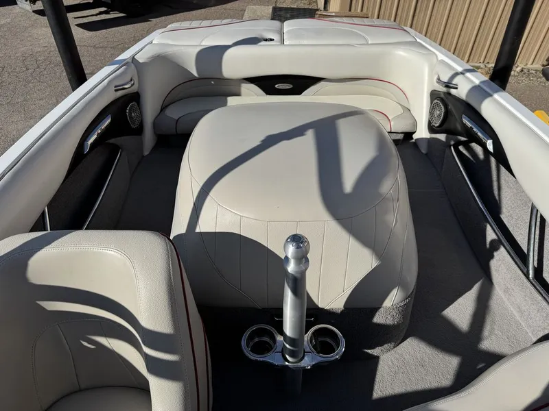 Slide: The Image of Malibu Boats Response TXi 2014 - 16