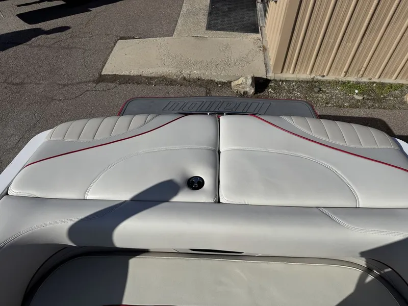 Slide: The Image of Malibu Boats Response TXi 2014 - 12