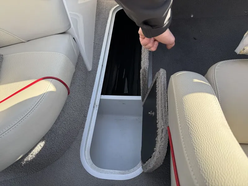 Slide: The Image of Malibu Boats Response TXi 2014 - 6