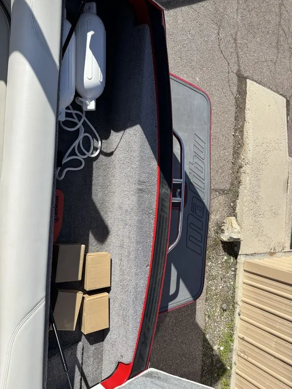 Slide: The Image of Malibu Boats Response TXi 2014 - 3