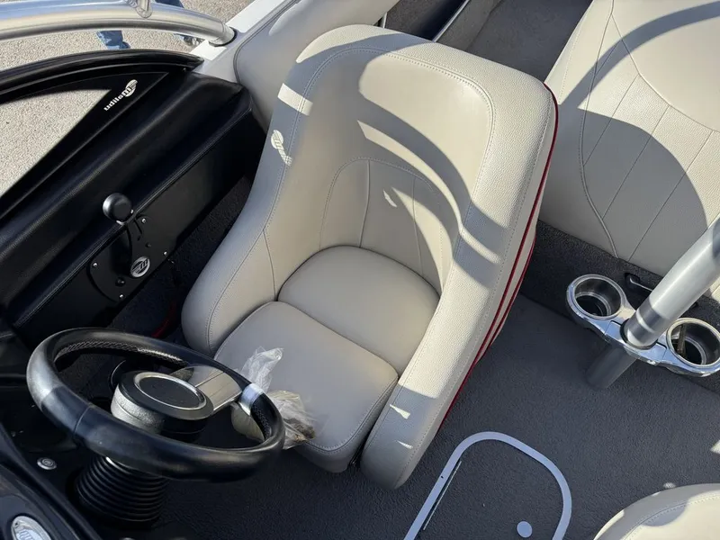 Slide: The Image of Malibu Boats Response TXi 2014 - 5