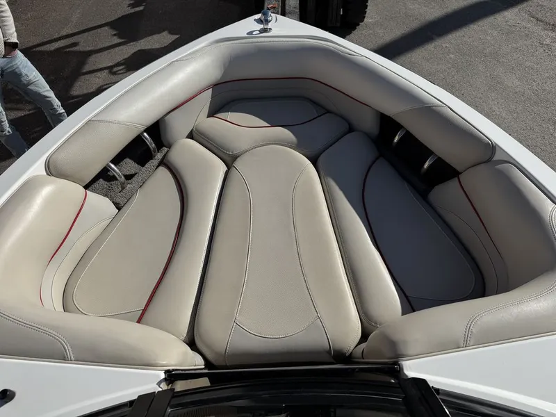 Slide: The Image of Malibu Boats Response TXi 2014 - 15