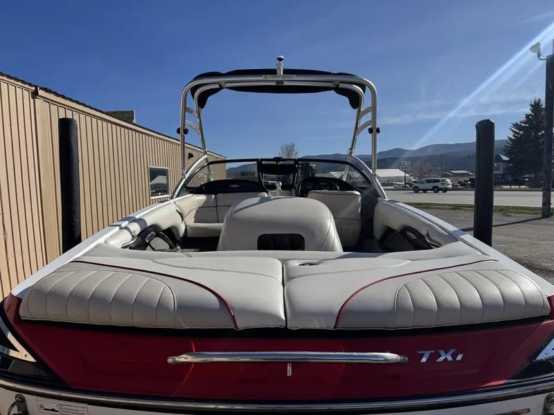 Slide: The Image of Malibu Boats Response TXi 2014 - 13