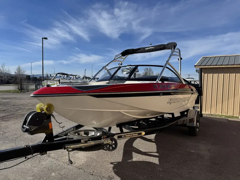 Slide: The Image of Malibu Boats Response TXi 2014 - 10