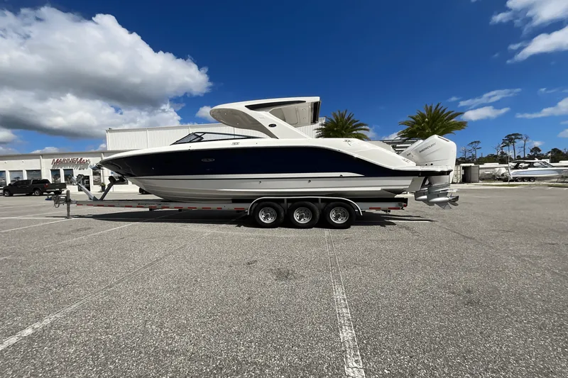 Slide: The Image of Sea Ray SLX 310 Outboard 2026 - 12