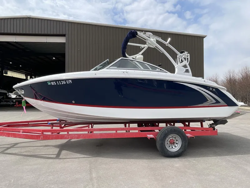 Slide: The Image of Cobalt R3 Surf 2017 - 256