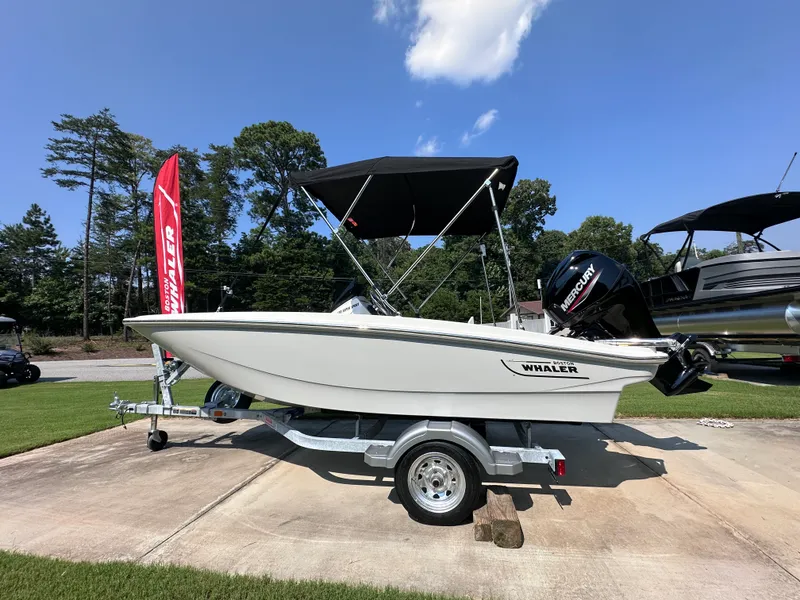Slide: The Image of Boston Whaler 130 Super Sport 2027 - 12