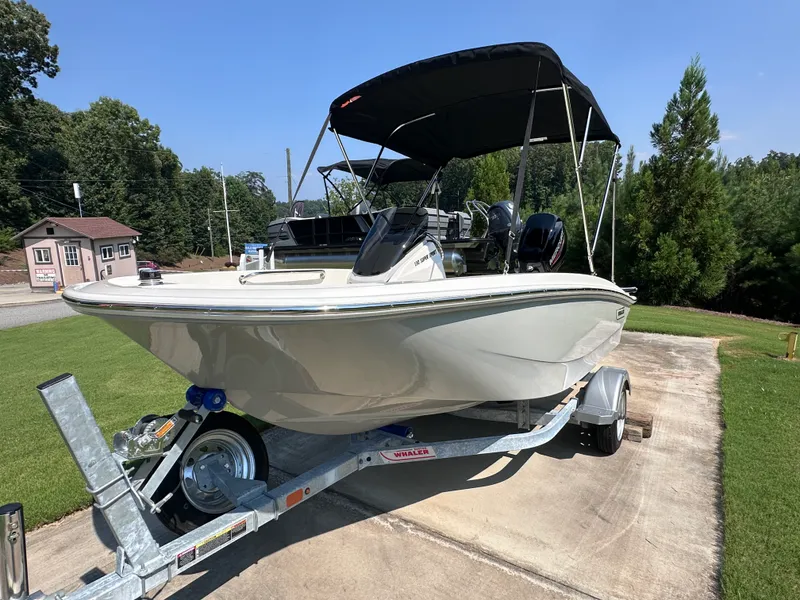 Slide: The Image of Boston Whaler 130 Super Sport 2027 - 16