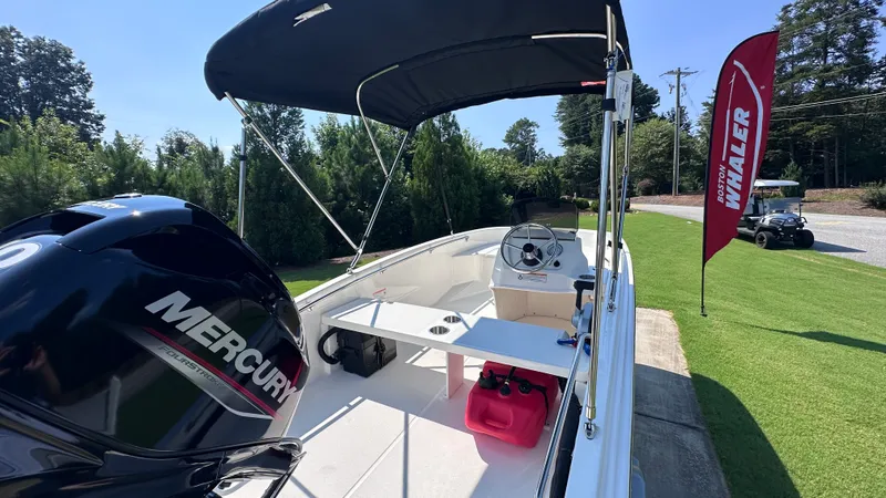 Slide: The Image of Boston Whaler 130 Super Sport 2027 - 31