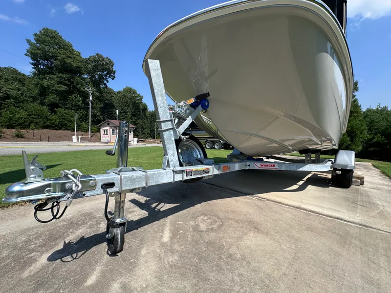 Slide: The Image of Boston Whaler 130 Super Sport 2027 - 17