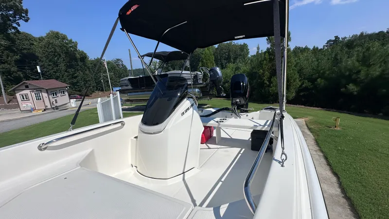 Slide: The Image of Boston Whaler 130 Super Sport 2027 - 38