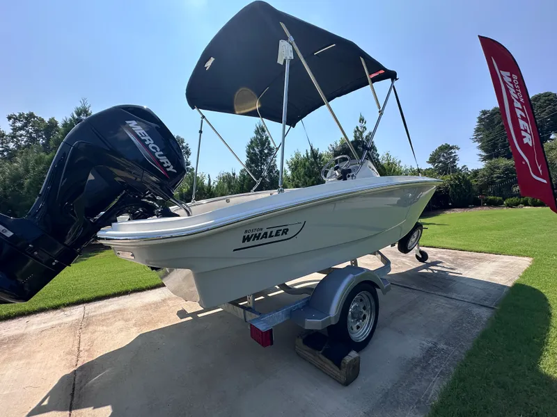 Slide: The Image of Boston Whaler 130 Super Sport 2027 - 4