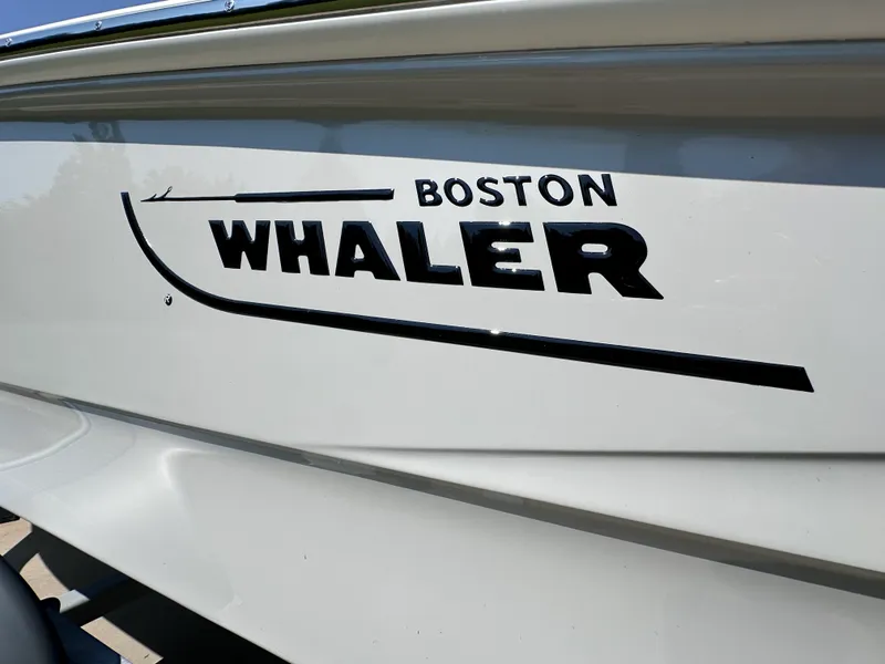 Slide: The Image of Boston Whaler 130 Super Sport 2027 - 10