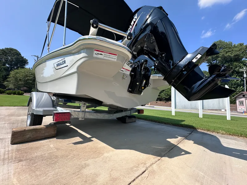 Slide: The Image of Boston Whaler 130 Super Sport 2027 - 11