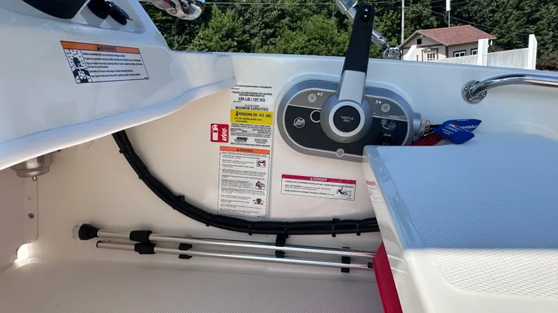 Slide: The Image of Boston Whaler 130 Super Sport 2027 - 34