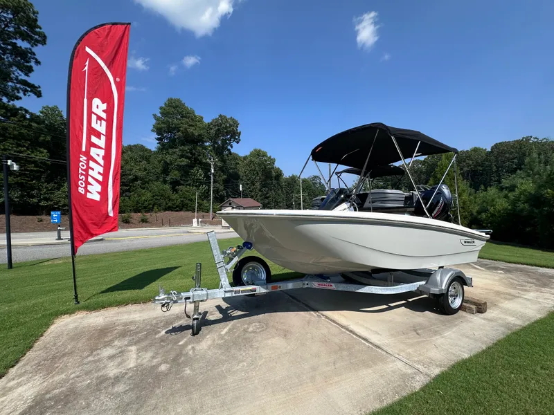 Slide: The Image of Boston Whaler 130 Super Sport 2027 - 15